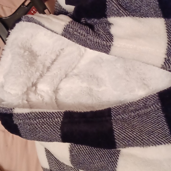 Weekend Edition sweater - Picture 8 of 11